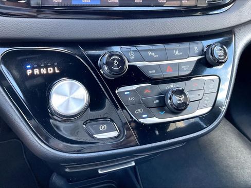 Used 2025 Chrysler Pacifica Select FWD image 30