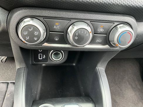 Certified 2025 Nissan Kicks Play S FWD image 18