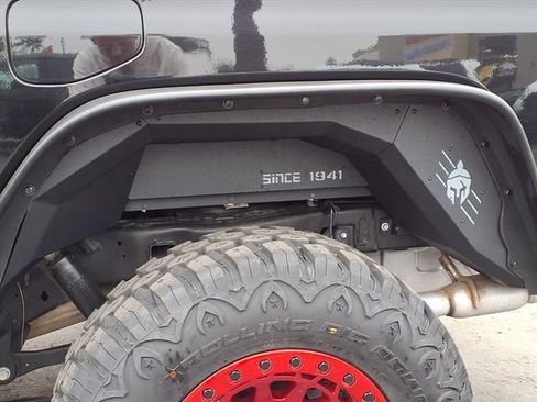 Used 2023 Jeep Gladiator Overland image 7