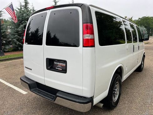 Used 2018 Chevrolet Express 2500 LT w/ LT Preferred Equipment Group RWD image 35