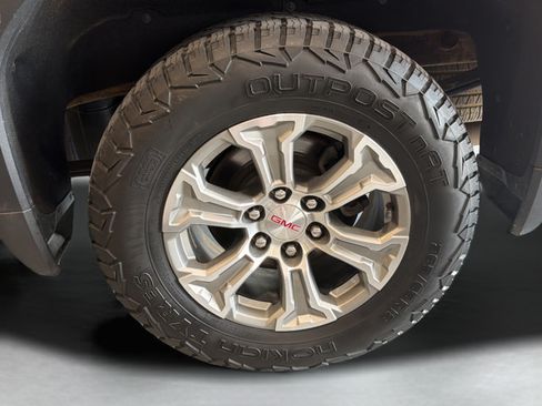 Used 2019 GMC Sierra 1500 SLT w/ X31 Off-Road Package AWD/4WD image 25