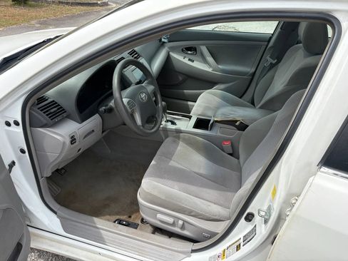 Used 2011 Toyota Camry LE w/ LE Extra-Value Pkg image 2