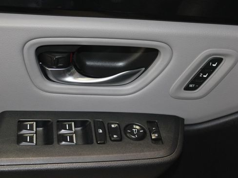 Used 2025 Honda Pilot EX-L image 6