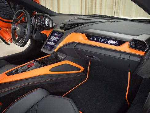 Used 2025 Lamborghini Revuelto image 19