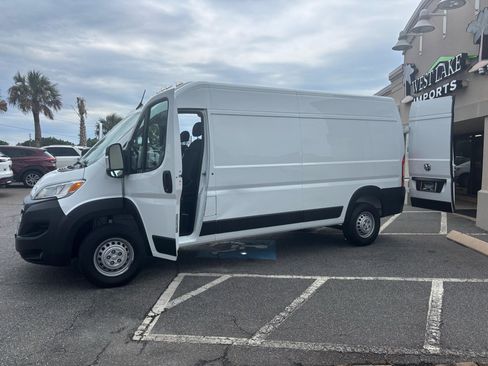 Used 2024 RAM ProMaster 2500 w/ Convenience Group FWD image 24