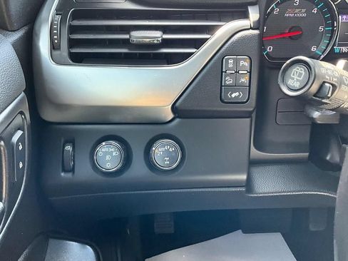 Used 2020 Chevrolet Suburban LT w/ Off-Road Package AWD/4WD image 17