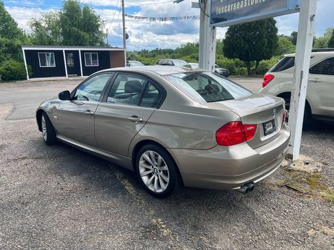 Used 2011 BMW 328i xDrive Sedan AWD/4WD image 3