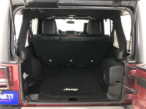 Used 2013 Jeep Wrangler Unlimited Sahara image 22
