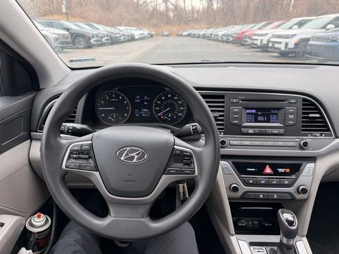 Used 2018 Hyundai Elantra SE FWD image 11