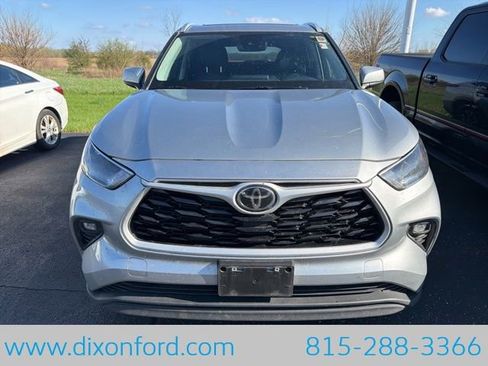 Used 2023 Toyota Highlander XLE AWD/4WD image 9