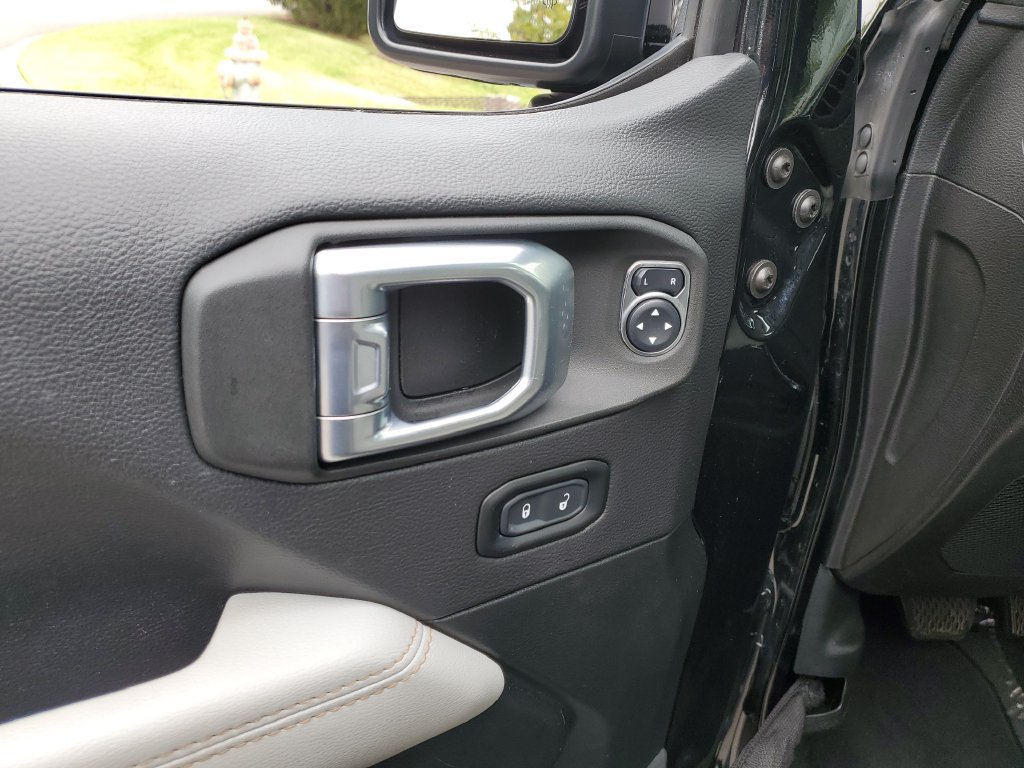 Used 2021 Jeep Wrangler Unlimited Sahara AWD/4WD image 18