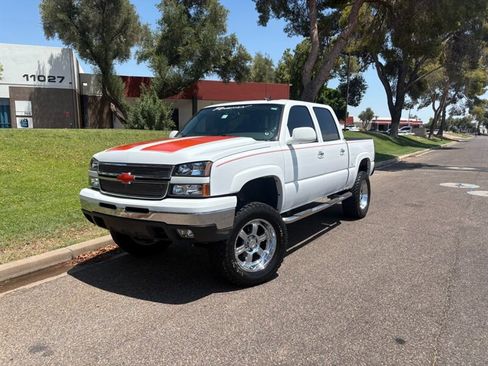 Used 2007 Chevrolet Silverado 1500 LT w/ Onstar Plus Package AWD/4WD image 1