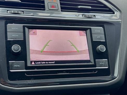 Used 2021 Volkswagen Tiguan S image 10