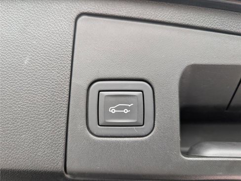 Used 2023 Cadillac XT4 Luxury w/ Cold Weather Package AWD/4WD image 14