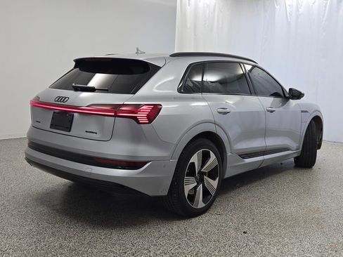 Used 2022 Audi e-tron Premium Plus w/ Premium Plus Package image 12