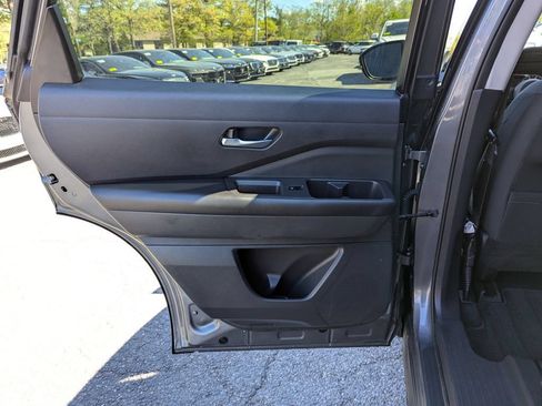 Used 2022 Nissan Pathfinder S AWD/4WD image 35