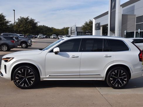 Used 2025 Volvo XC90 B6 Plus image 12