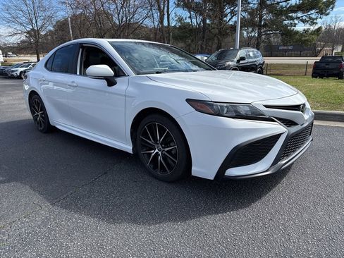 Used 2022 Toyota Camry SE w/ Convenience Package image 7