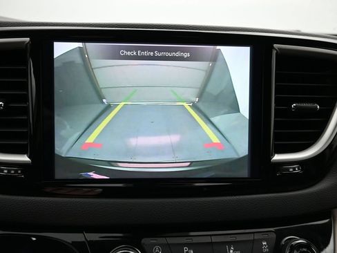 Certified 2023 Chrysler Pacifica Touring-L FWD image 18