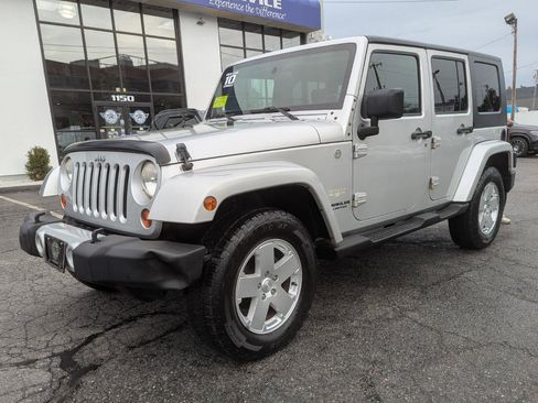 Used 2010 Jeep Wrangler Unlimited Sahara w/ Trailer Tow Group AWD/4WD image 2