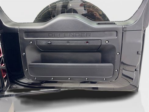 Used 2025 Land Rover Defender 110 S image 81