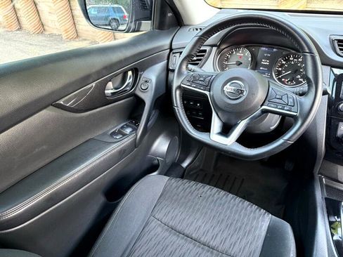 Used 2020 Nissan Rogue SV image 29