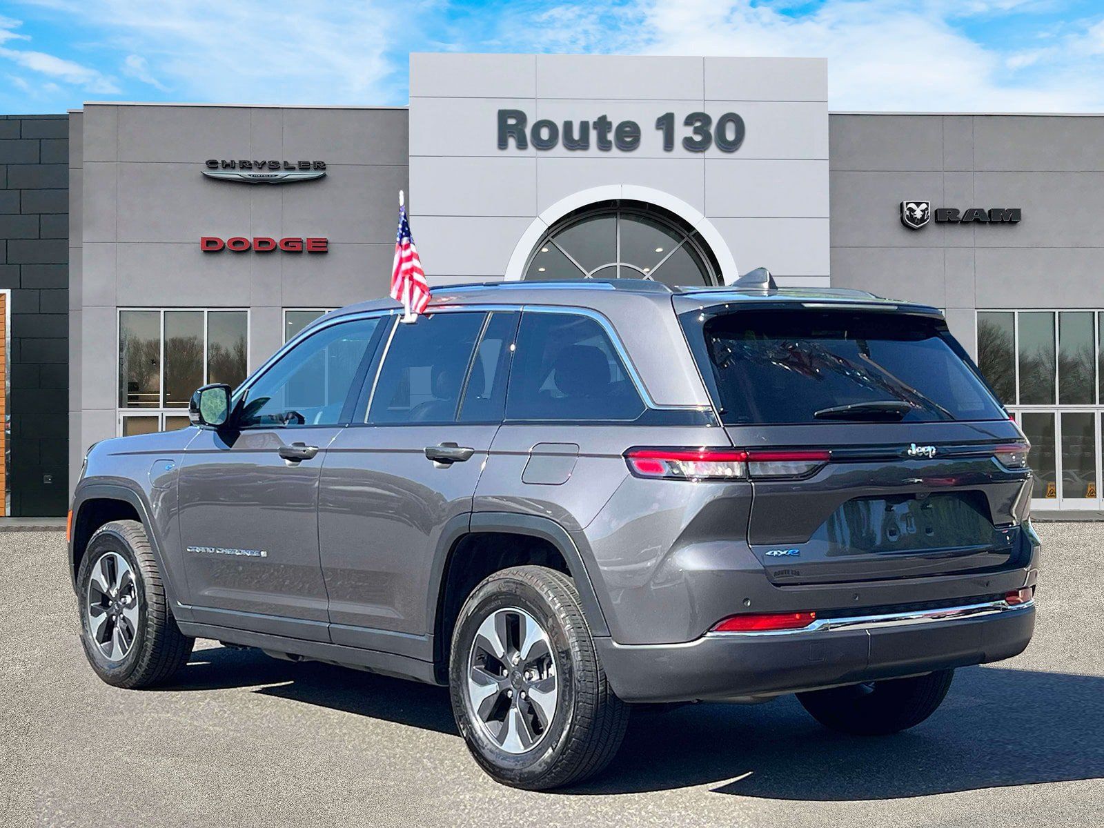 Used 2023 Jeep Grand Cherokee 4WD 4xe image 3