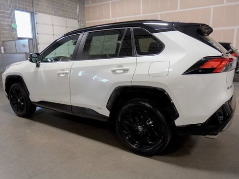 Used 2022 Toyota RAV4 XSE AWD/4WD image 3
