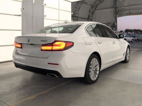 Used 2021 BMW 530i RWD image 3
