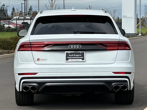 Used 2021 Audi SQ8 Premium Plus w/ SQ8 Black Optic Package AWD/4WD image 4