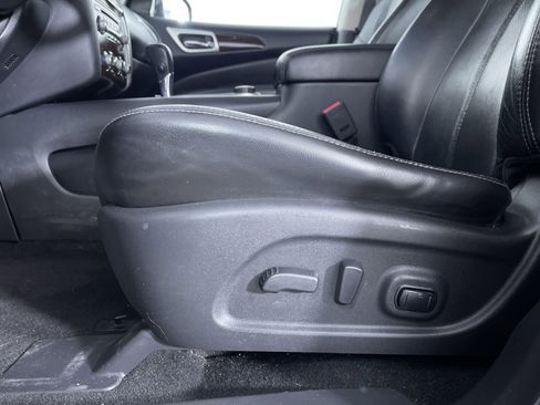 Used 2013 Nissan Pathfinder Platinum w/ Platinum Premium Pkg image 12