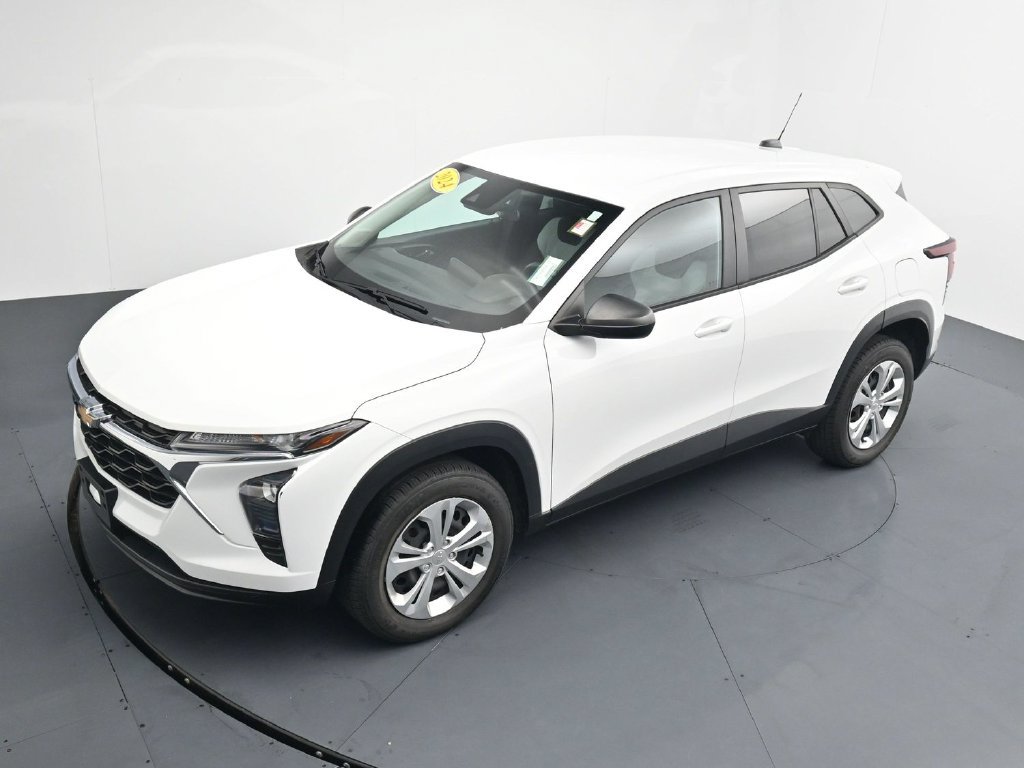 Used 2024 Chevrolet Trax LS FWD image 26