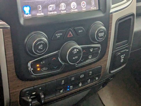 Used 2015 RAM 2500 Laramie w/ Convenience Group AWD/4WD image 20