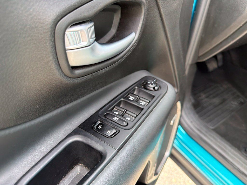 Used 2021 Jeep Renegade Limited w/ Sun & Sound Group AWD/4WD image 14