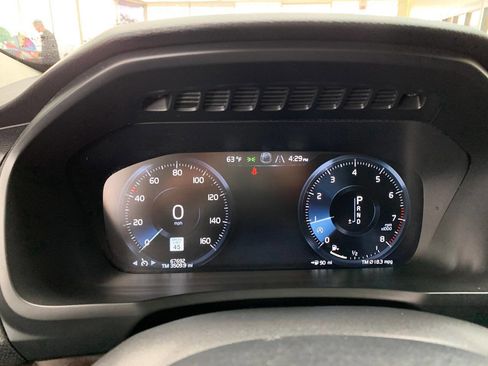 Used 2016 Volvo XC90 T6 Momentum w/ Momentum Plus Package AWD/4WD image 17