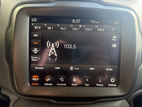 Used 2023 Jeep Renegade Latitude w/ Sun/Sound Group AWD/4WD image 38