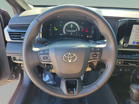 Used 2025 Toyota Camry SE image 18