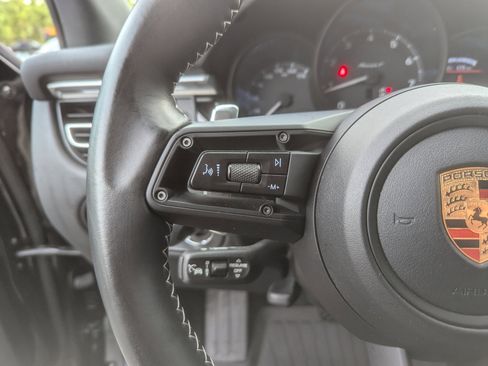 Used 2023 Porsche Macan image 16