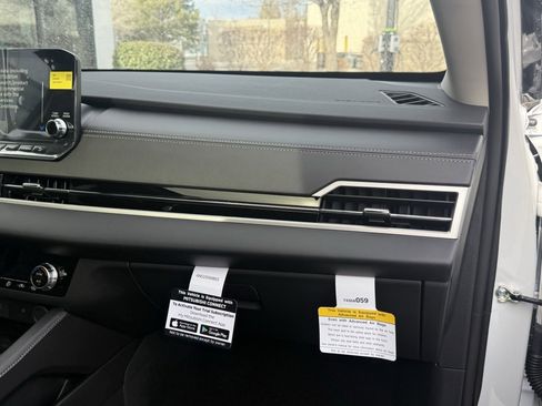 Used 2025 Mitsubishi Outlander SE image 29