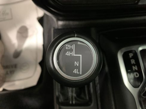 Used 2020 Jeep Gladiator Overland image 15