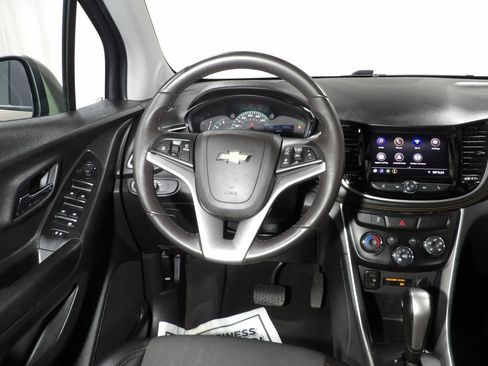 Used 2021 Chevrolet Trax LT w/ Driver Confidence Package image 11