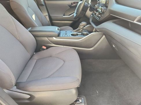 Used 2023 Toyota Highlander L image 26