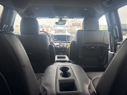 New 2026 Chrysler Pacifica Select FWD image 45