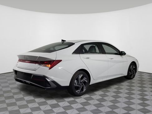 New 2025 Hyundai Elantra Limited image 3