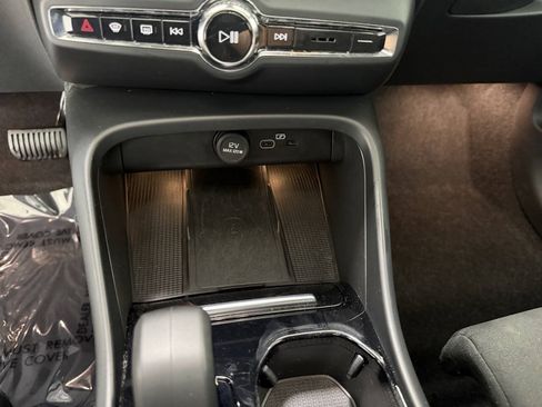 Used 2023 Volvo C40 P8 Recharge Ultimate AWD/4WD image 13