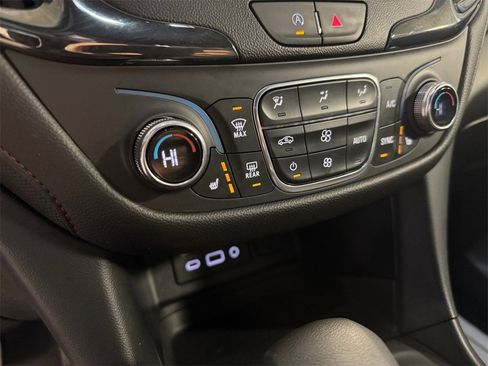 Used 2022 Chevrolet Equinox RS w/ Infotainment Package image 30