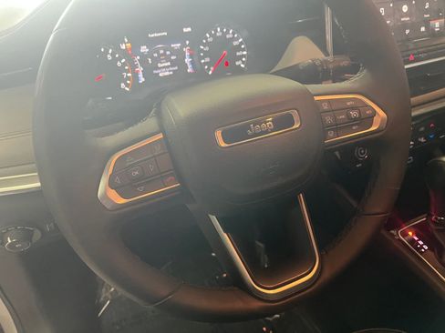 Used 2025 Jeep Compass Limited AWD/4WD image 29