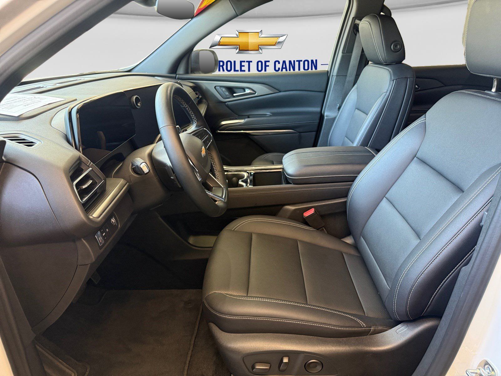 Used 2026 Chevrolet Traverse LT FWD image 9