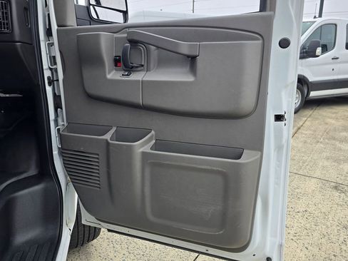 Used 2022 Chevrolet Express 3500 w/ Power Convenience Package image 32