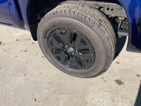 Used 2023 Nissan Frontier SV image 9